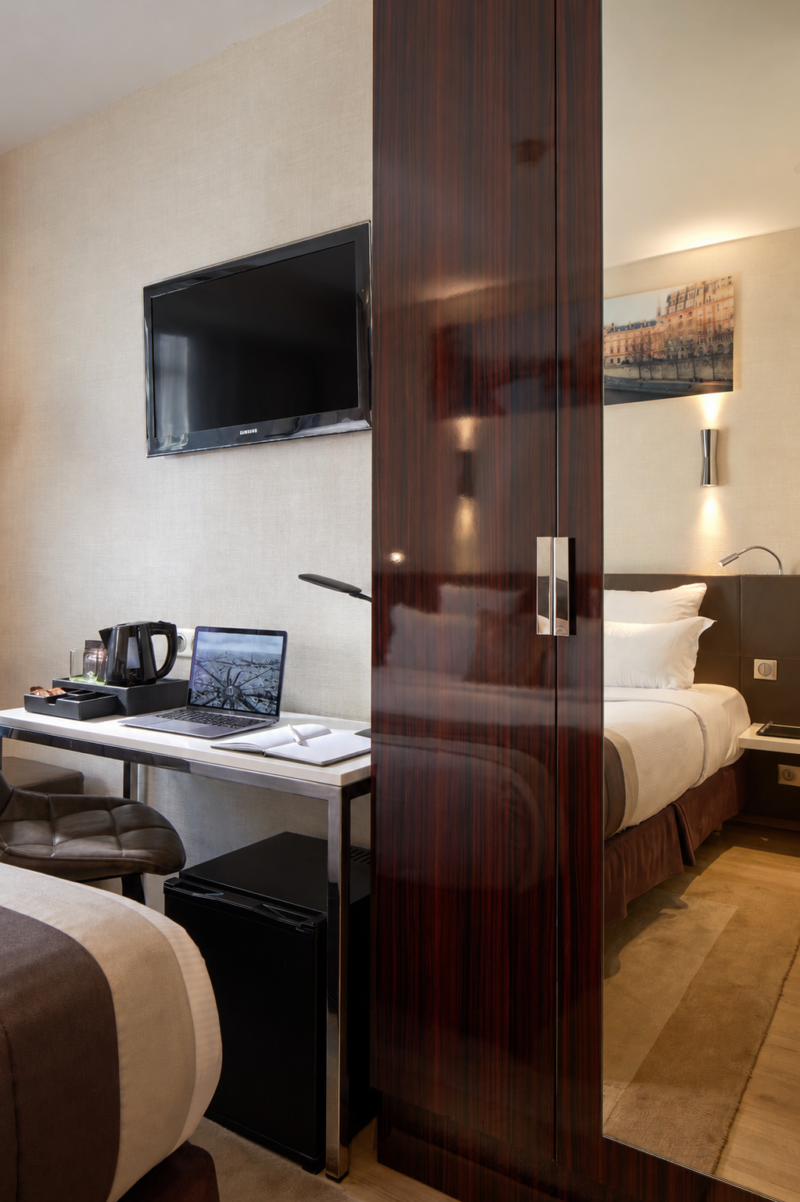 Chambre Affaires avec zone bureau chez Hôtel Tourisme Avenue