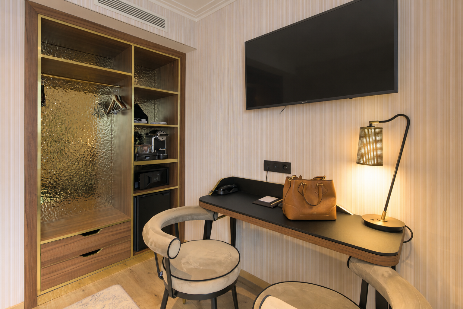 Chambre confort : chambre double moderne chez Hôtel Tourisme Avenue