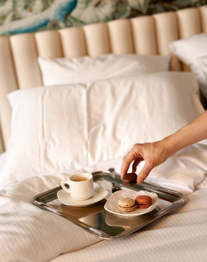 Le petit-déjeuner en chambre à l'Hôtel Tourisme Avenue