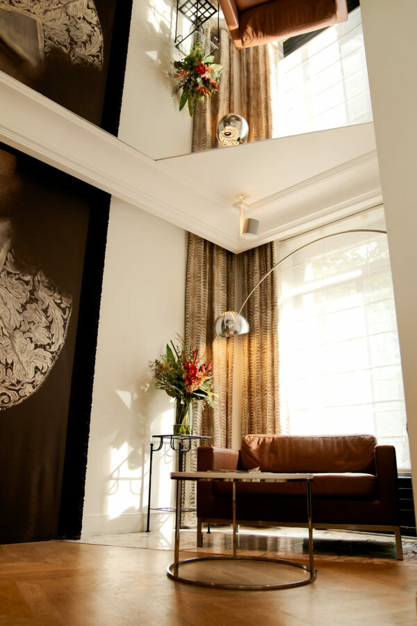 Hall d'accueil de l'Hôtel Tourisme Avenue, hôtel 4 étoiles à Paris 15e